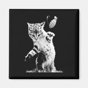 Imán Gato Lanzando Granada Escena Divertida de Gato y G