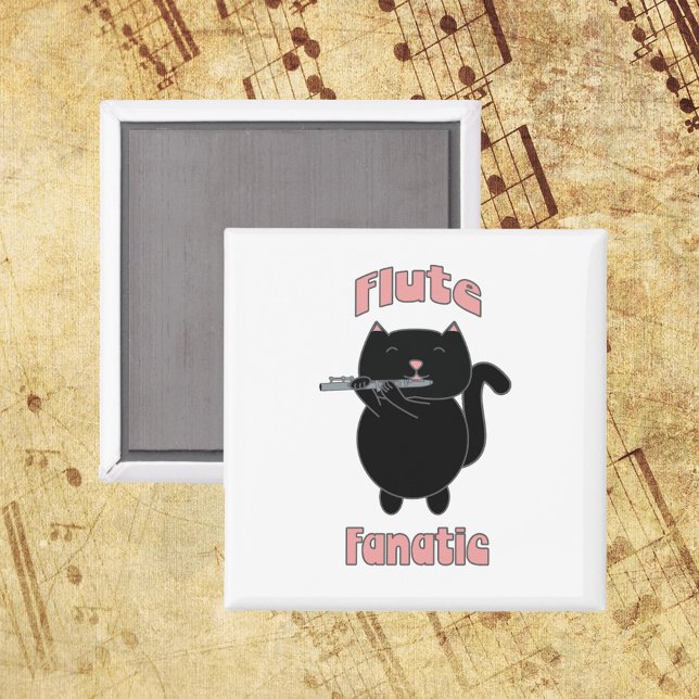 Imán Gato negro de instrumentos fanáticos de flauta (A magnet with a black cat playing the flute and the words Flute Fanatic in pink.)
