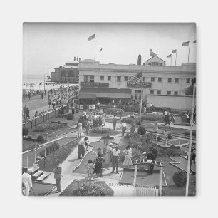 Imán Gente que juega la visión elevada mini golf B&W