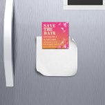 Imán Geométrica rosa y Naranja colorida Guardar La Fech<br><div class="desc">Este atrevido y colorido tema boda es una elección perfecta para las parejas que desean celebrar su día especial con un ambiente vibrante y alegre y expresar sus personalidades y añadir un toque único al evento. El uso de colores llamativos y audaces como el rosa fucsia y el naranja quemado...</div>