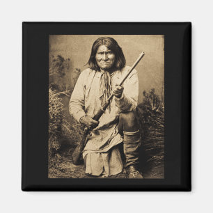 Imán Geronimo con el rifle 1886