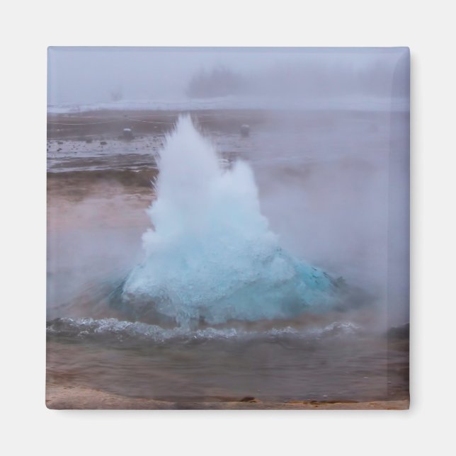 Imán Geysir (manantial caliente) en Islandia (Frente)