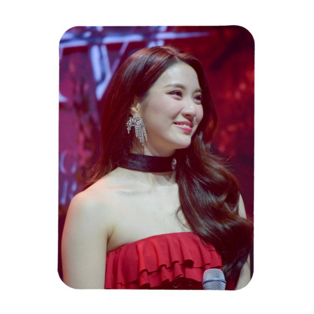 Imán Ginny Natnicha Pratipnatsiri (Vertical)