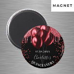 Imán Globos de purpurina rojo negro de Quinceanera<br><div class="desc">Para una elegante Quinceañera,  fiesta de cumpleaños número 15. Un fondo negro de moda. Decorada con rosas de purpurina de imitación de oro,  pinturas de goteo,  chispas purpurinas y globos. Personalizar y agregar el nombre y la edad/texto</div>