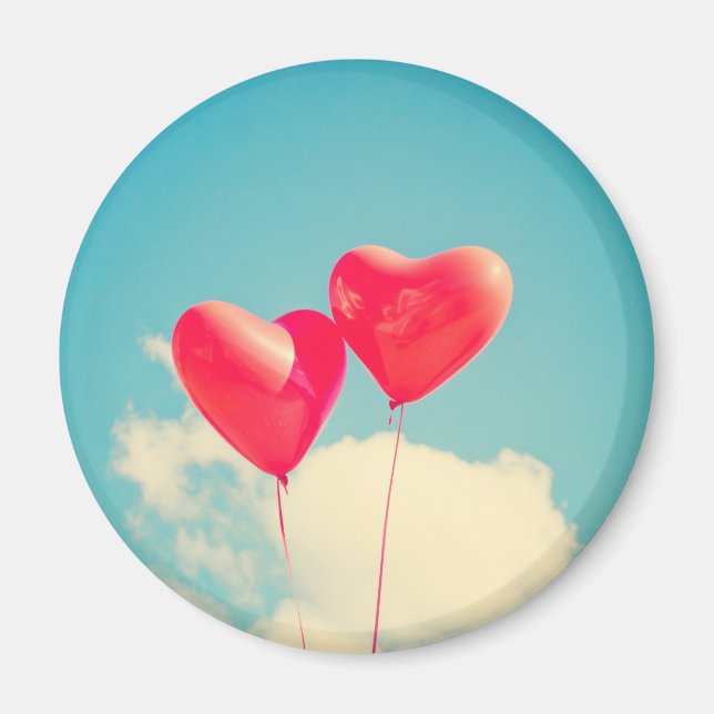Imán Globos del corazón rojo contra cielo nublado (Frente)