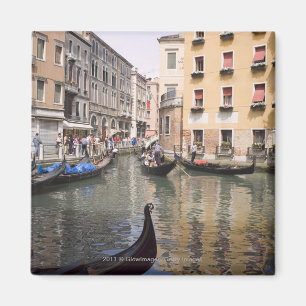 Imán Góndolas en un canal, Venecia, Italia