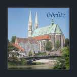 Imán Görlitz<br><div class="desc">En este imán de recuerdo aparece una fotografía de la Iglesia de San Pedro y Pablo, Waidhaus y el puente de Altstadt en Goerlitz, Sajonia, Alemania. El texto es personalizable o extraíble. Los imanes son un regalo ideal, o un regalo personal para pegar en su nevera o en su armario....</div>
