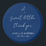 Imán Gracias a la elegante boda de estilo de escritura<br><div class="desc">Comparte tu gratitud con un regalo que les encantará. Nuestro boda personalizado, gracias a sus pegatinas, es la manera perfecta de conmemorar su día especial mientras agradece a sus invitados por ser parte de él. Dé a sus invitados un bello y práctico recordatorio del amor y la alegría que compartieron,...</div>