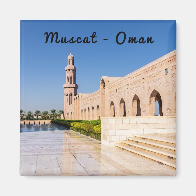 Imán Gran Mezquita del Sultán Qaboos en Mascate, Omán (Frente)