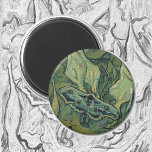 Imán Gran Moth de Peacock por Vincent van Gogh<br><div class="desc">Great Peacock Moth (1889) de Vincent van Gogh es un arte fino vintage de la vida después de la pintura impresionista de la naturaleza. Un insecto, el Emperor Moth, en un jardín de primavera con flores de Calla Lily y otras plantas. Sobre el artista: Vincent Willem van Gogh (1853-1890) fue...</div>