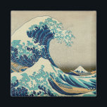 Imán Gran ola de Kanagawa y arte japonés/Japón<br><div class="desc">Revistas de Fridge Magnets (Regalos): El mundo de las famosas obras de arte antiguas japonesas - La "Gran Ola de Kanagawa" es sin duda una de las representaciones más pintorescas del Japón. Con el nevado Monte Fuji alcanzando su punto máximo en el fondo. Lo mejor de Japón/Arte.</div>