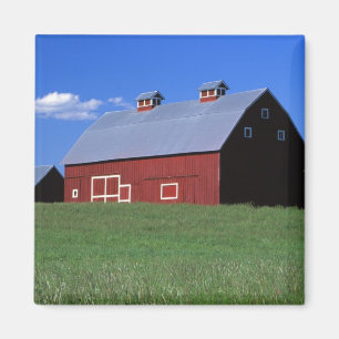 Imán Granero rojo en el condado de Latah, estado de Ida