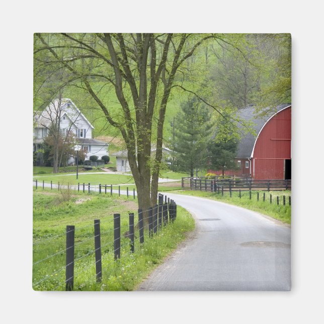Imán Granero rojo y granja cerca de Berlín, Ohio. (Frente)