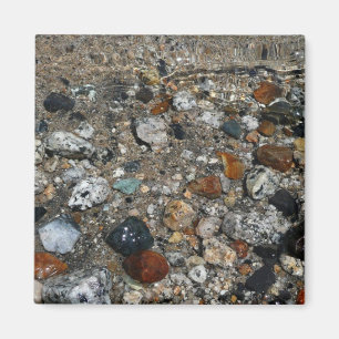 Imán Granito de guijarros en el lago Tenaya en Yosemite