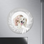 Imán Gris plateado y Navidades simples de color blanco<br><div class="desc">Magnate fotográfico de vacaciones con Navidades simples coronó. Para una personalización más avanzada de este diseño,  haga clic en el BOTÓN HERRAMIENTA DE DISEÑO de arriba.</div>
