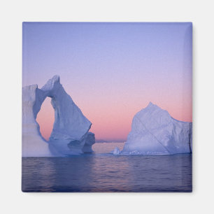 Imán Groenlandia, iceberg al atardecer.