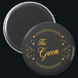 Imán Groom GoldBlack Boda elegante moderno<br><div class="desc">El Groom GoldBlack Boda Elegant Modern Magnet es ideal para que el Groom se ponga. También hace un buen regalo para el Groom.</div>