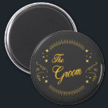 Imán Groom GoldBlack Boda elegante moderno<br><div class="desc">El Groom GoldBlack Boda Elegant Modern Magnet es ideal para que el Groom se ponga. También hace un buen regalo para el Groom.</div>