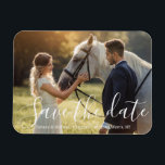 Imán guardar la foto del boda de escritura a mano blanc<br><div class="desc">elegante guardar la fecha blanco boda de escritura a mano foto Magnet</div>