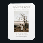 Imán Guardar la invitación de Boda de fecha Minimalista<br><div class="desc">Edite la fecha,  la foto y los nombres por su cuenta.</div>