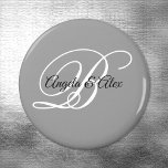 Imán Guión negro y blanco para el brillo monograma gris<br><div class="desc">imanes bodas con un monograma de una pareja minimalista en un guión de caligrafía sofisticada en blanco y negro sobre un fondo gris moderno. Para los nombres más cortos, aumente el tamaño de letra de los nombres de la novia y del novio y su nombre inicial. Personalizar los estilos de...</div>