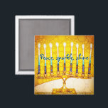 Imán Guión shine amarillo para la paz Hanukkah Menorah<br><div class="desc">"Paz, brillo, brillo". Una foto de primer plano de una menorah artística brillante, colorida, amarilla y dorada te ayuda a inaugurar la festividad de Hanukkah con estilo. Sienta el calor y la alegría de la temporada de vacaciones cada vez que usas este brillante y colorido imán Hanukkah. En mi colección...</div>
