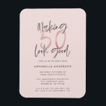 Imán Haciendo que 50 se vea bien purpurina beige cumple<br><div class="desc">Hacer que 50 parezca una buena invitación de cumpleaños de purpurina muchacha rosada. Diseño monocromo de texto de escritura moderna. Parte de una colección.</div>