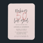 Imán Haciendo que 50 se vea bien purpurina beige cumple<br><div class="desc">Hacer que 50 parezca una buena invitación de cumpleaños de purpurina muchacha rosada. Diseño monocromo de texto de escritura moderna. Parte de una colección.</div>