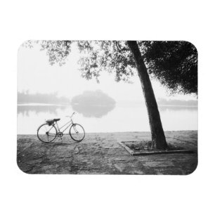 Imán Hanoi Vietnam, Bicicleta y lago Bay Mau parque Len