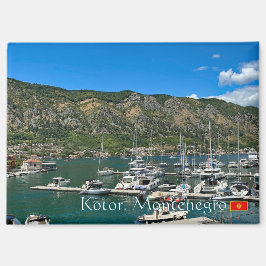Imán Hermosa bahía de Kotor en Montenegro viaje