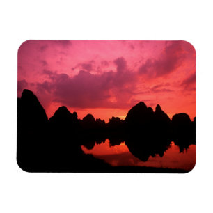 Imán Hermoso color al atardecer de montañas de piedra c