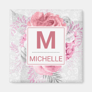 Imán Hermoso Monograma de flores rosadas, blancas y pla