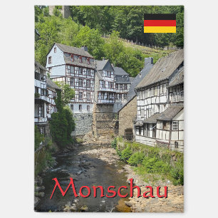 Imán Hermoso pueblo alemán Monschau en verano viaje