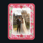 Imán Hibiscus & lace RED<br><div class="desc">Para mí, el hibisco es una de las flores más bellas. Mi inspiración aquí, con esta flor, es un romántico patrón de encaje blanco (efecto gráfico) y un patrón de arbusto de hibisco (en los mismos tonos) con un pequeño contorno dorado claro. Les propongo un estilo floral fresco, suave y...</div>