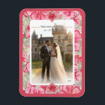 Imán Hibiscus & lace RED<br><div class="desc">Para mí, el hibisco es una de las flores más bellas. Mi inspiración aquí, con esta flor, es un romántico patrón de encaje blanco (efecto gráfico) y un patrón de arbusto de hibisco (en los mismos tonos) con un pequeño contorno dorado claro. Les propongo un estilo floral fresco, suave y...</div>