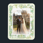 Imán Hibiscus & lace WHITE<br><div class="desc">Para mí, el hibisco es una de las flores más bellas. Mi inspiración aquí, con esta flor, es un romántico patrón de encaje blanco (efecto gráfico) y un patrón de arbusto de hibisco (en los mismos tonos) con un pequeño contorno dorado claro. Les propongo un estilo floral fresco, suave y...</div>