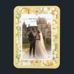 Imán Hibiscus & lace YELLOW<br><div class="desc">Para mí, el hibisco es una de las flores más bellas. Mi inspiración aquí, con esta flor, es un romántico patrón de encaje blanco (efecto gráfico) y un patrón de arbusto de hibisco (en los mismos tonos) con un pequeño contorno dorado claro. Les propongo un estilo floral fresco, suave y...</div>