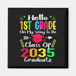 Imán Hola 1º Grado De Vuelta A La Clase Escolar De 2035