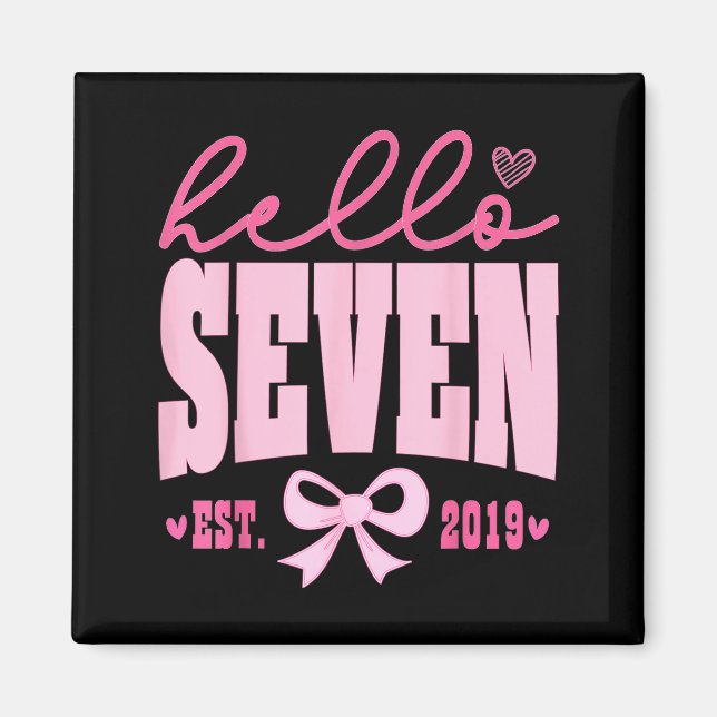 Imán Hola Seven Est 2019 Lindo Coquette Bow Cumpleaños  (Frente)