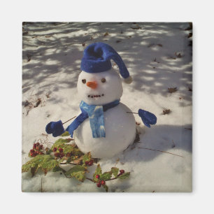 Imán Hombre de nieve con gorra azul, guantes y bufanda