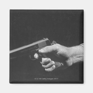 Imán Hombre que sostiene el arma