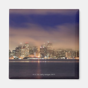 Imán Horizonte de San Francisco en niebla en la noche