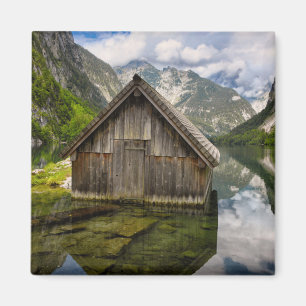 Imán Hostal en el lago Obersee, en los Alpes de Alemani