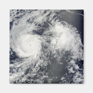Imán Huracán Felicia y tormenta Enrique al este del Ha