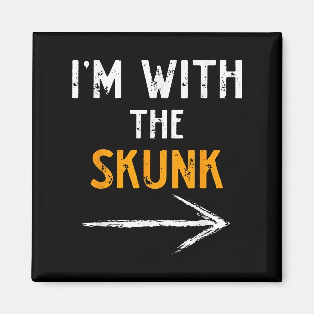 Imán I’m With The Skunk Funny Halloween Matching Couple (Frente)