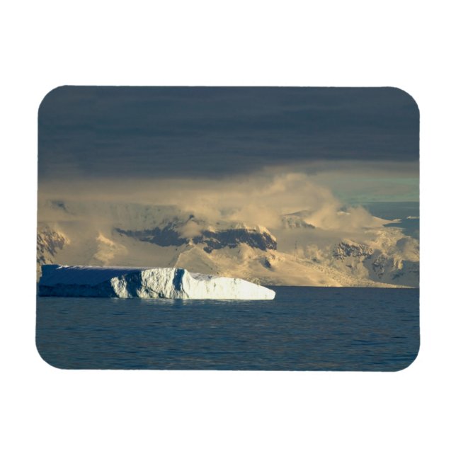 Imán Iceberg en el inicio del pasaje de Drake justo (Horizontal)