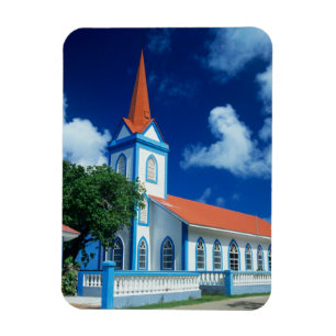 Imán Iglesia colorida en la isla de Tahaa en las