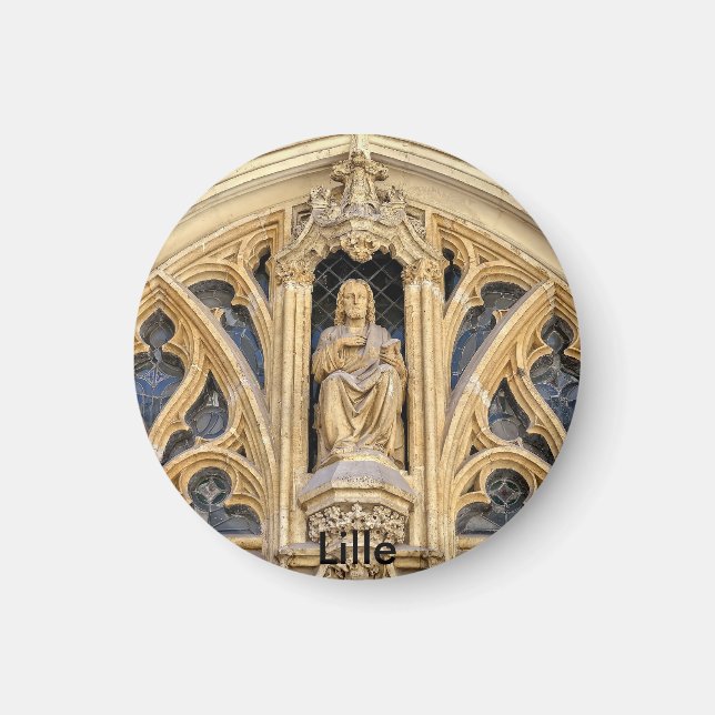 Imán Iglesia de Saint Maurice en el centro histórico de (Frente)