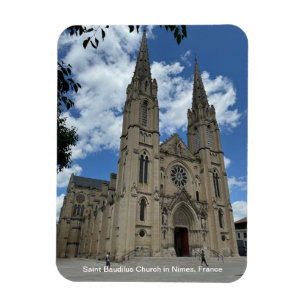 Imán Iglesia de San Baudilio en Nimes, Francia, en un