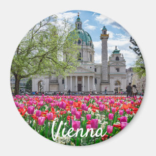 Imán Iglesia de San Carlos en primavera en Viena, Austr